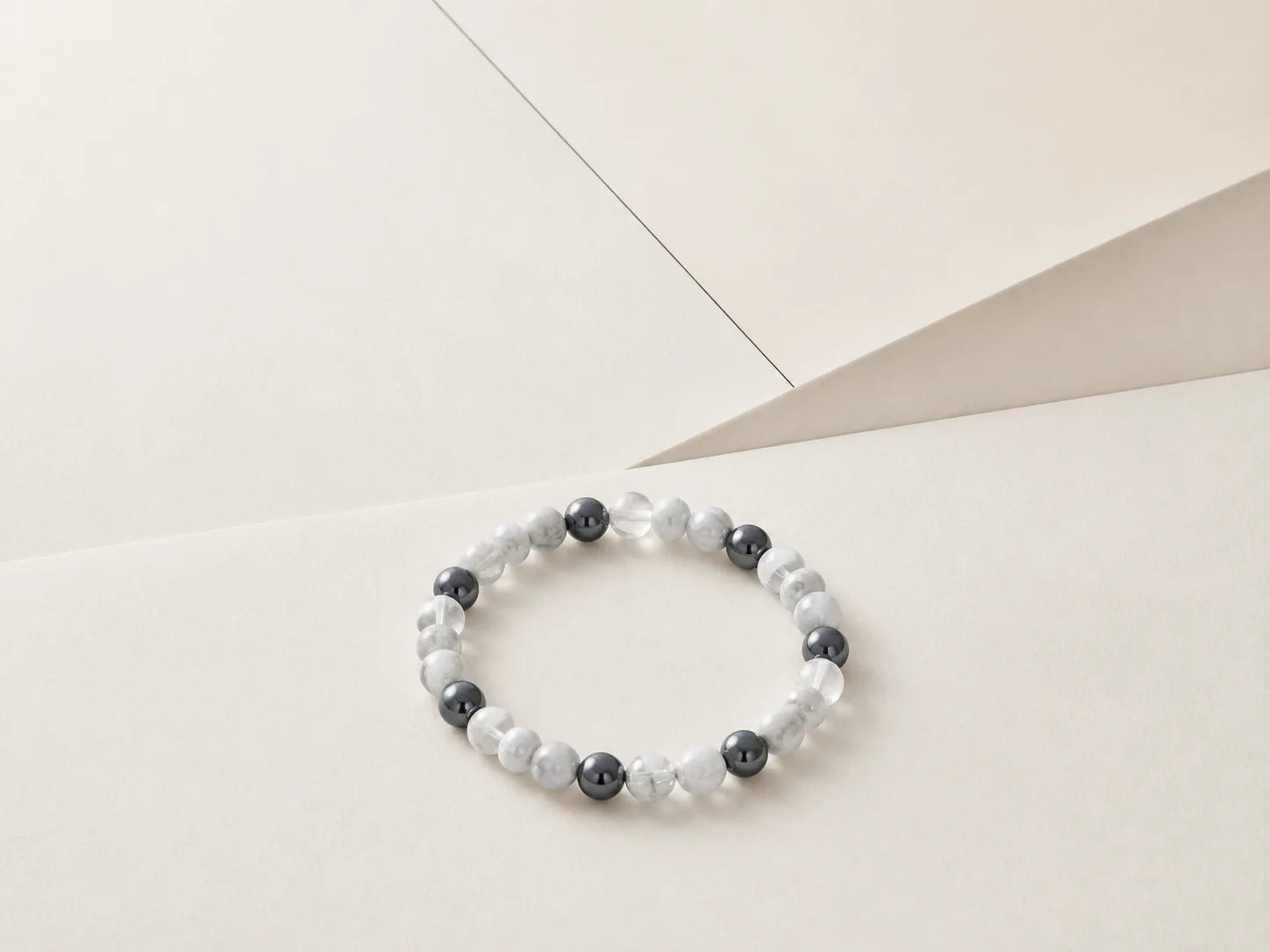 Minimal AUVRESSA bracelet mood study